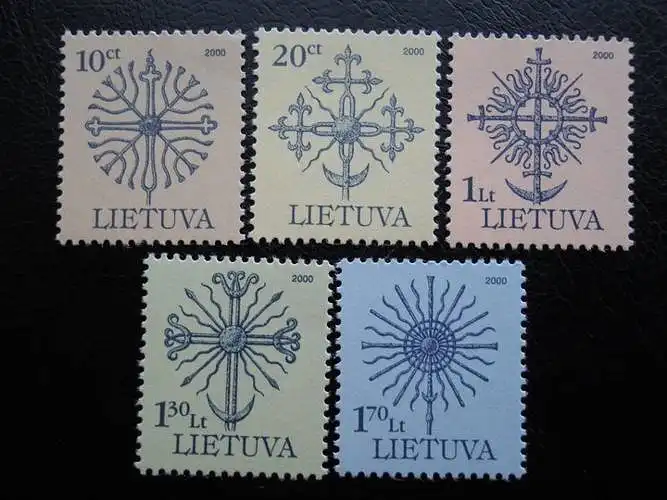 Ar tokie lietuviški pašto ženklai su senovine atributika jums atrodo patrauklūs?