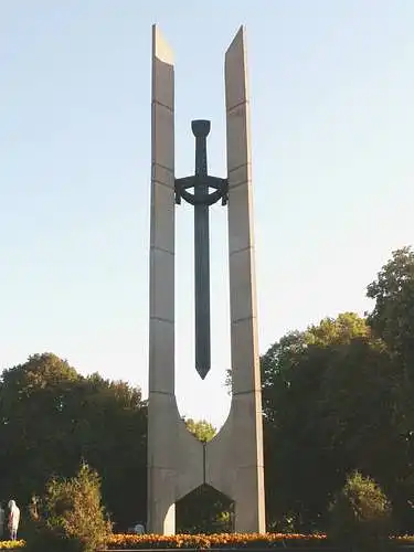 Kaip vertinate memorialą, žuvusiems sovietų kariams, kovojusiems prieš nacistinę Vokietiją? (paminklas Kardas)