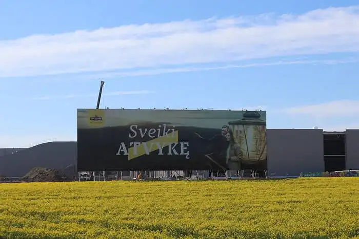 Ar manote, jog vieta ir aplinka yra tinkama šiai reklamai (pritraukiant didesnį auditorijos dėmesį)? Kaip dažnai pastebite šią reklamą  ir kodėl ji atkreipia Jūsų dėmesį?