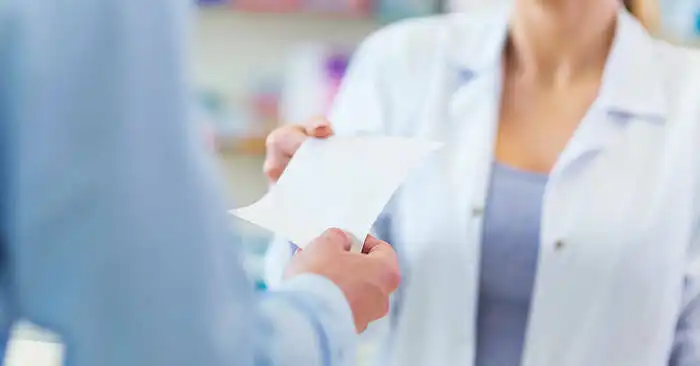 Hipertenziją turinčių vyresnio amžiaus žmonių gydymo nurodymų laikymosi, ciniško nepasitikėjimo ir požiūrio į savo ligą sąsajos 