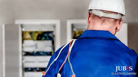 2.	Ar Jūs turite įmonę ar specialistą, kas užsiima Jūsų elektros ūkio priežiūra?