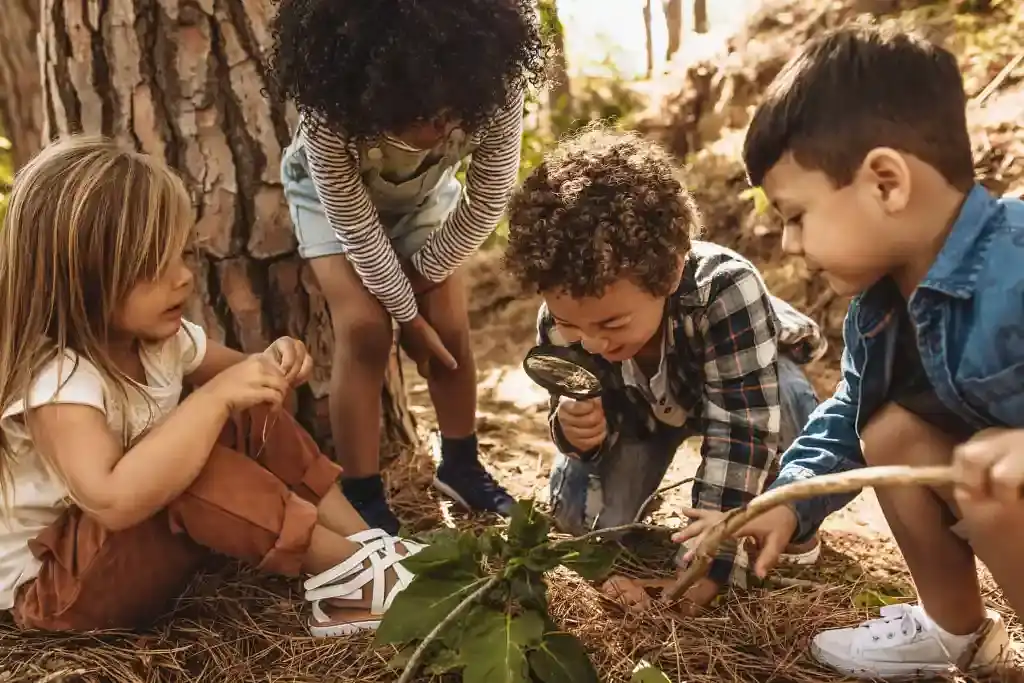 2-3 metų vaikų edukacinių veiklų ikimokyklinio ugdymo įstaigos lauko aplinkoje galimybės