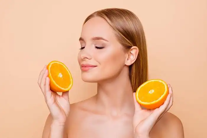 Moterų žinios apie vitamino C poveikį brandžiai veido odai