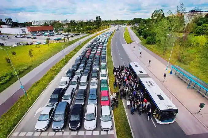 Remiantis jūsų nuomone, kokiu transportu finansiškai labiau apsimoka naudotis ?