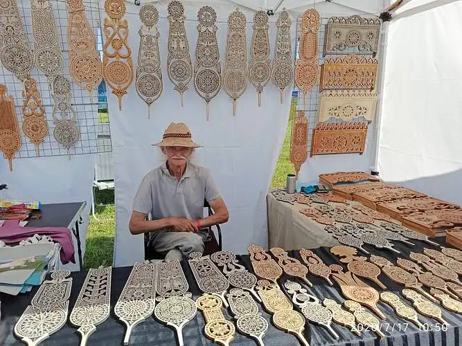 Tautodailės dirbtuvės: susipažinkime su lietuviškomis ornamentų tradicijomis drožyboje