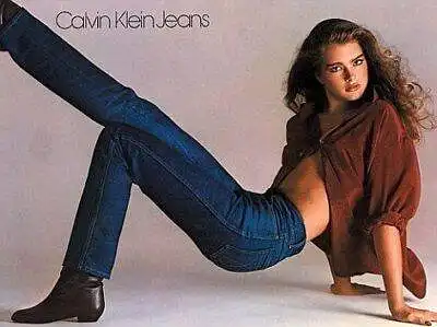 What are the model and decade of this commercial? Quel est le modèle et la décennie de cette image?