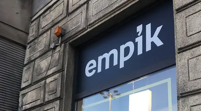1-10 paveiksluose pateikti viešosios išorinės įmonių reklamos pavyzdžiai. Įvardinkite kiekvienos įmonės specializacija, remiantis vien tik iškaba arba išorėje esančiais tekstais. 