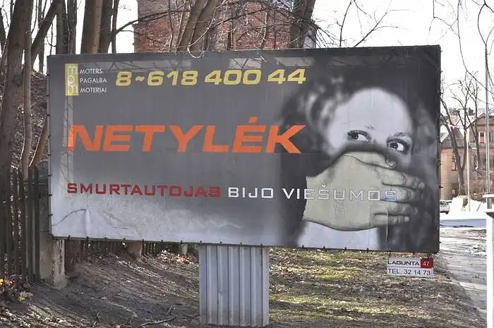 2. a) Socialinė reklama: smurtas prieš moteris 2 (Lietuvoje sukurta reklama)