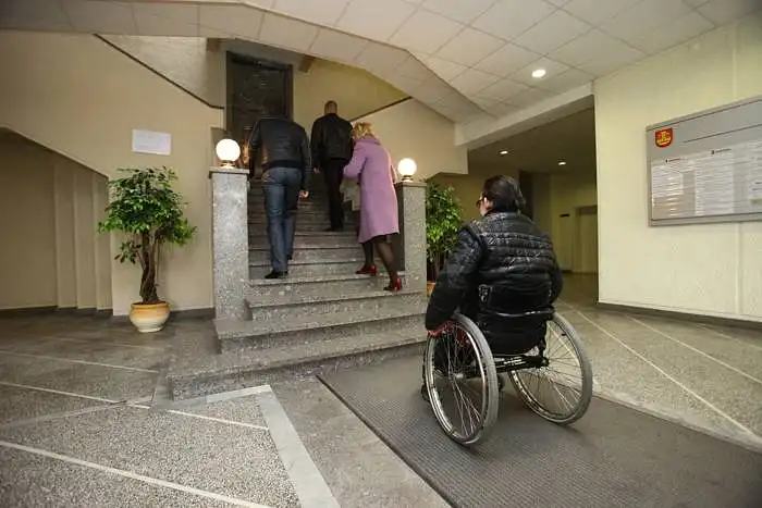 20. Kurios vietos yra nepatogiausios asmenims su neįgaliojo vežimėliu?