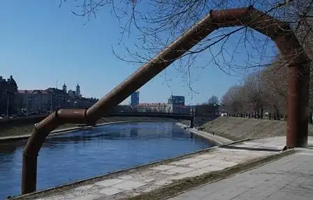 14.  Kokia jūsų nuomonė apie Vlado Urbanavičiaus skulptūrą „Krantinės arka“?