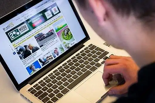 Kaip dažnai skaitote internetinius žinių portalus?