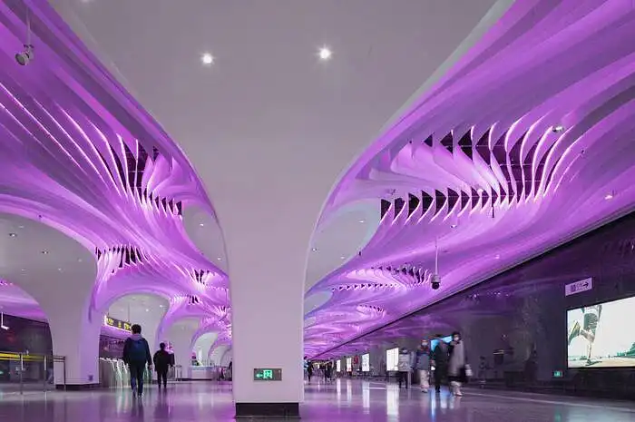 Ar turėtų būti naudojamas išskirtinis apšvietimas interjero patalpose? Pvz.