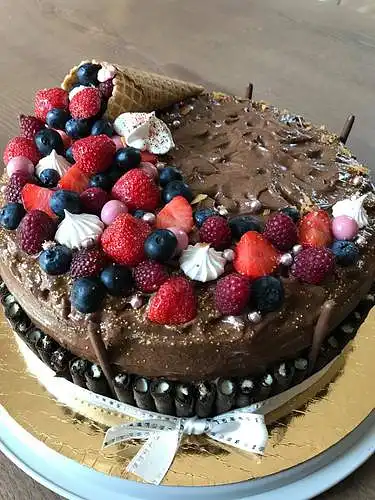 Kiek sutiktumėte daugiausiai sumokėti už šį tortą? (šokoladinis biskvitas su mascarpone kremu ir vyšniomis) Svoris: 2,5 kg