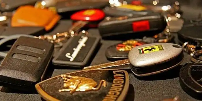 Kokios spalvos automobilį vairuojate ar norėtumėte vairuoti? (*ir visi išvardintų spalvų atspalviai)