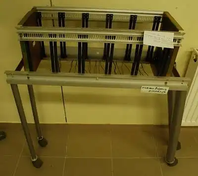 5 balų skalėje, įvertinkite šį stalą. Vertindami atsižvelkite į kūrybingą išpildymą ir pagaminto daikto funkcionalumą.