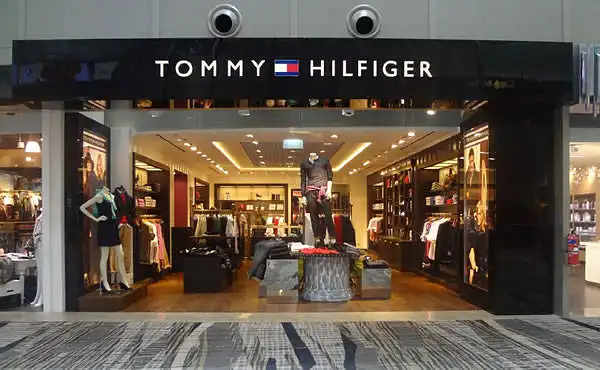 2.	Ką pirmiausiai pagalvojate išgirdę/pamatę prekės ženklą „Tommy Hilfiger”?