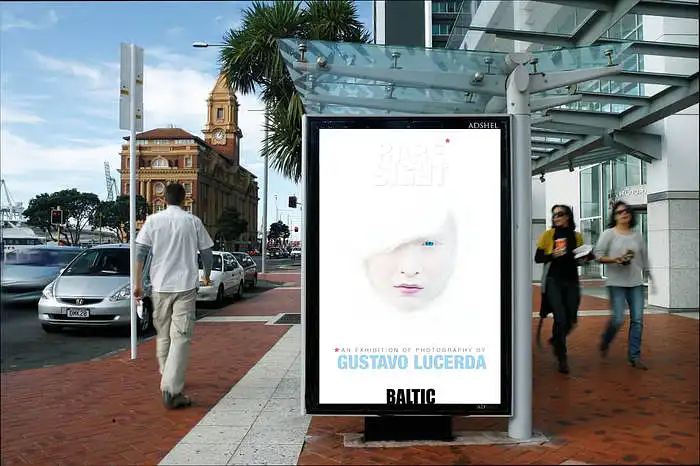 Į plakatus