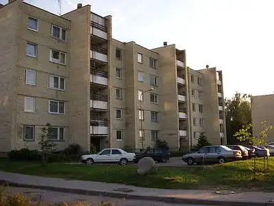 1. Kokius pojūčius sukelia šio daugiabučio estetinė išvaizda? Ką apie ją galvojate?