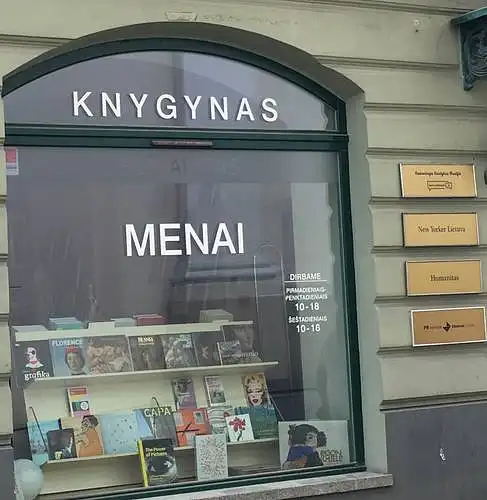 1-10 paveiksluose pateikti viešosios išorinės įmonių reklamos pavyzdžiai. Įvardinkite kiekvienos įmonės specializacija (pvz. vaistinė, knygynas ir t.t.), remiantis vien tik iškaba arba išorėje esančiais tekstais. 