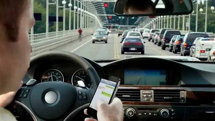 Pašalinė veikla vairuojant automobilį tyrimas