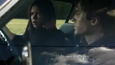 Kurioje The Vampire Diaries serijoje Damonas išgelbsti Eleną po avarijos?