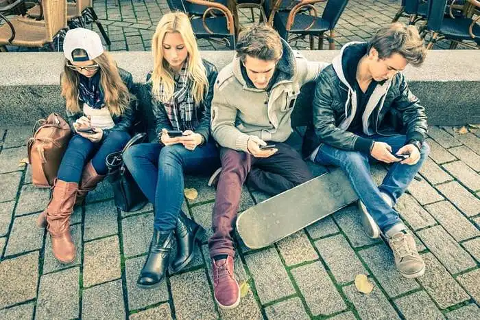 Bendraamžiai ir subkultūra paauglio gyvenime