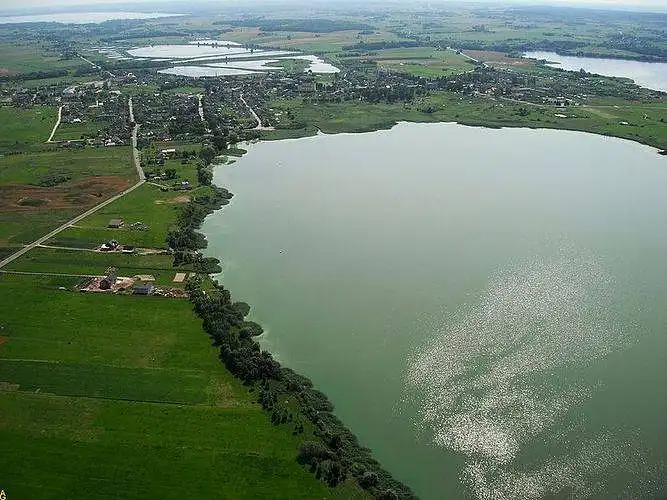 Ar reikalinga poilsio zona prie Simno ežero?