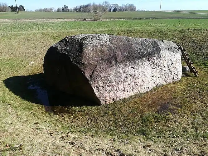 Nauradų akmuo