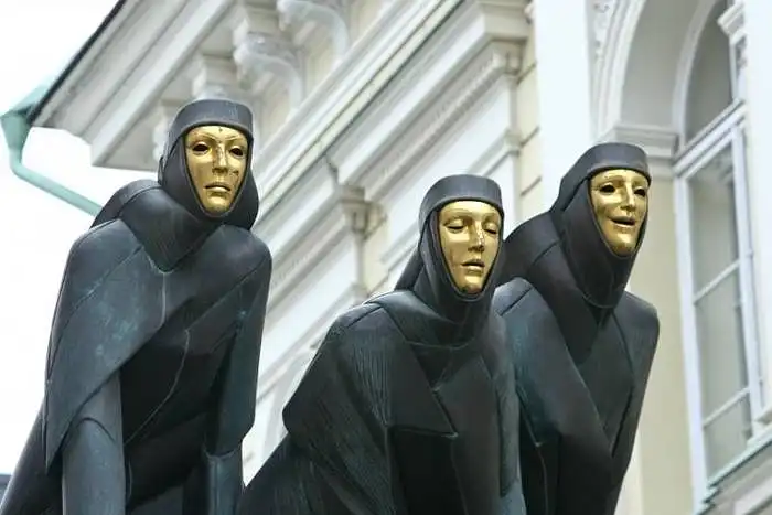 Lietuvos nacionalinio dramos teatro reklamos poveikis vartotojui