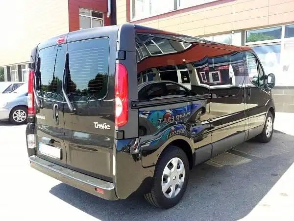 Lietuvių požiūris į automobilio stiklų tamsinimą: madinga, praktiška ar visiškai nereikalinga?