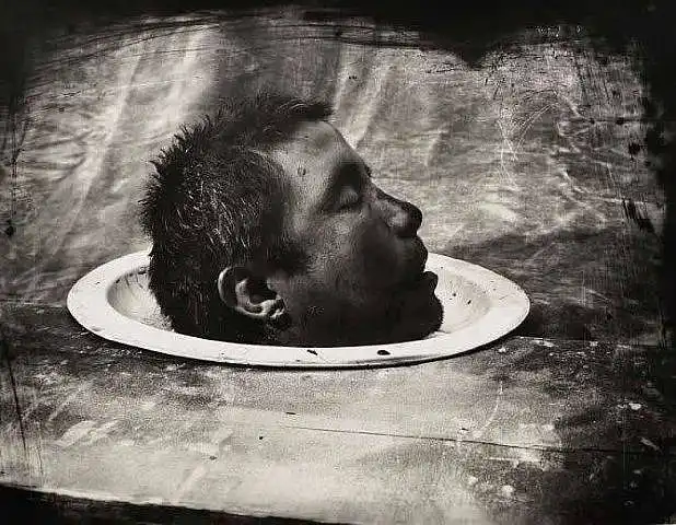Kokias emocijas jums kelia J. P. Witkin "Head of dead man" (1990)?