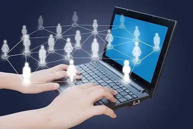 Ar naudojaties socialiniais tinklais internete?