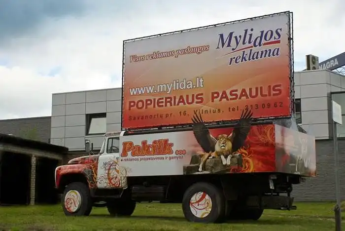 3.Kokia emocija pavaizduota šioje reklamuoje?