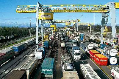 Viesųjų logistikos centrų steigimo įtaka kombinuotojo kelių ir geležinkelių transporto plėtrai