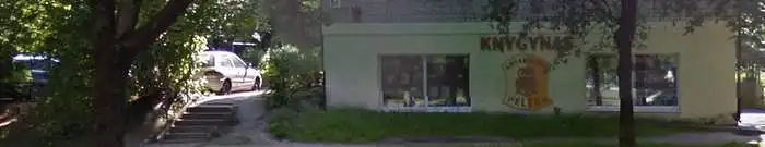 1-10 paveiksluose pateikti viešosios išorinės įmonių reklamos pavyzdžiai. Įvardinkite kiekvienos įmonės specializacija (pvz. vaistinė, knygynas ir t.t.), remiantis vien tik iškaba arba išorėje esančiais tekstais. 