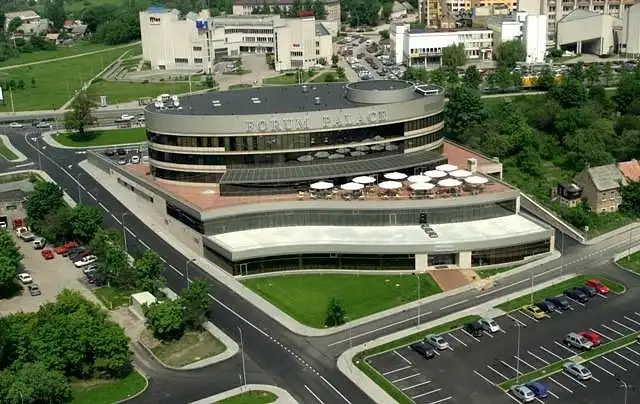 Įvertinkite kultūros centro Vilniuje "Forum Palace" pateiktų kriterijų kokybę