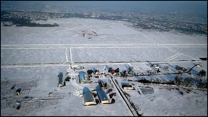 12. Įvertinkite Kauno S. Dariaus ir S. Girėno aerodromą šiais aspektais: