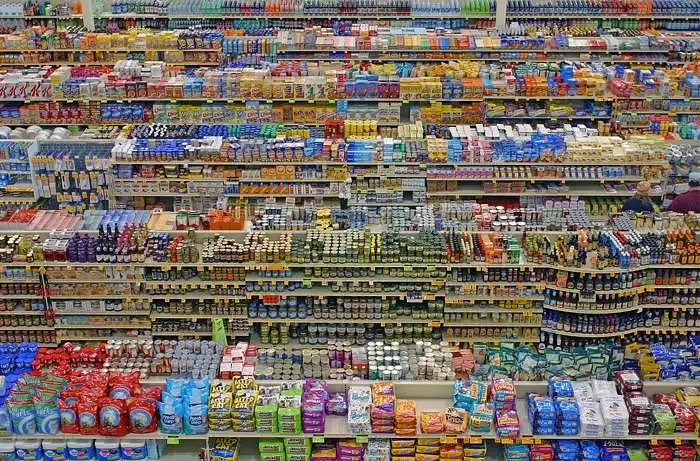 Kokia yra Jūsų pirma asociacija (jausmas), pasižiūrėjus į Andreas Gursky nuotrauką iš „99 cent“ kolekcijos?