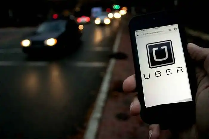 "Uber" - pavežėjų paslaugos (taksi).