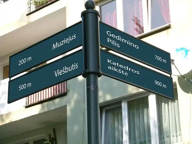 Ar pastebėjote Kauno gatvėse nukreipiamąsias nurodas padėsiančias orientuotis mieste?