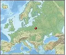 14. Kuri į UNESCO sąrašą įtraukta giria (didžiausia Europoje, išsidėsčiusi Lenkijos ir Baltarusijos teritorijose) pažymėta žemėlapyje (raudonu tašku)? Kas buvo nustatyta susitarimu, pasirašytu 1991 m. gruodį šioje girioje? Kuris miestas yra dabartinės Baltarusijos sostinė?