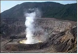 8. Kaip vadinamas šis vulkaninio kraštovaizdžio elementas?